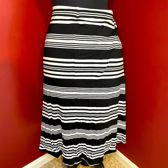 Striped Skirt - Picture 2 of 7